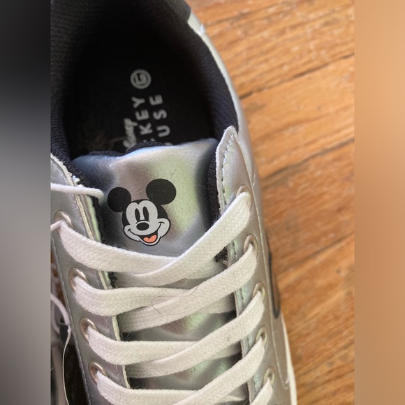 Disney Mickey Mouse silver sneakers size 9 - Picture 8 of 9